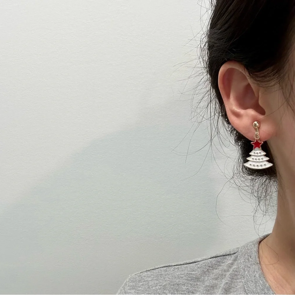 【CLIP ON】White Christmas Tree Clip-on Screw Back Earrings - Picture 2 of 2